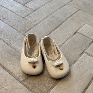 Dolce & Gabbana Baby Sz 17 Cream Ballet Flats with Bow and Gold Heart Charm